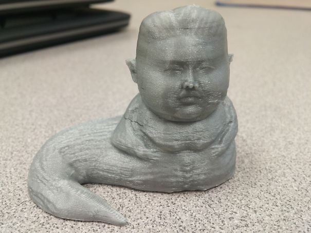 La Profesora Nos Dio Permiso Para Usar La Impresora 3d Mientras Estaba Fuera, Y He Aquí Kim Jong El Hutt