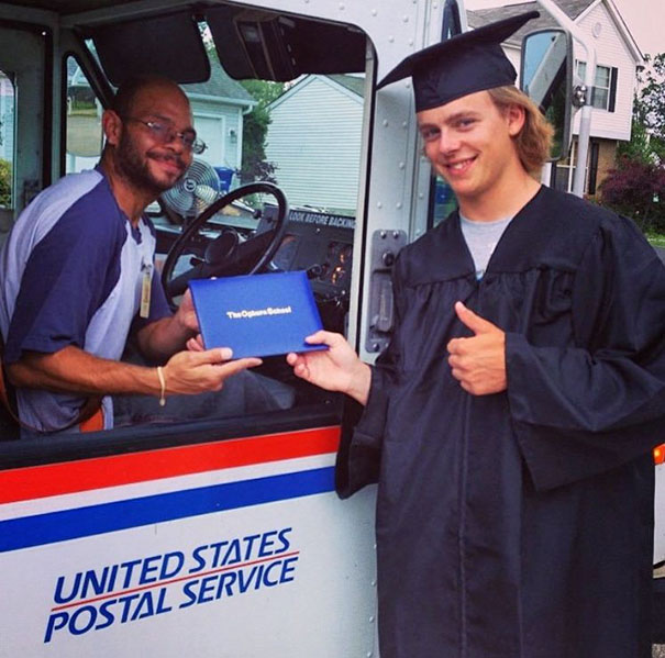 Mi Hermano Se Ha Graduado En La Escuela A Distancia