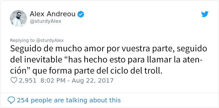 Este hombre fue rechazado como adoptante de un gato por ser gay, así que compartió los mensajes al respecto