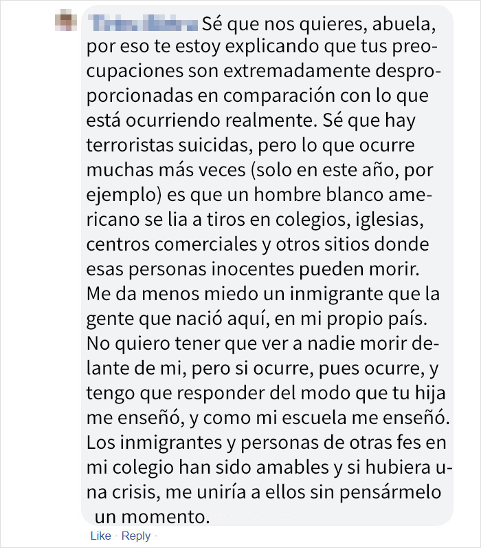 Esta adolescente harta de la ignorancia de su abuela al escribir en Facebook, la hace callar en público
