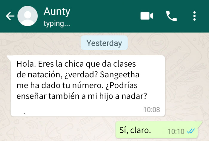 "Doy clases gratis de natación a niños. Esta madre exigía que enseñara a su hijo en exclusiva y le diera a ella el dinero"
