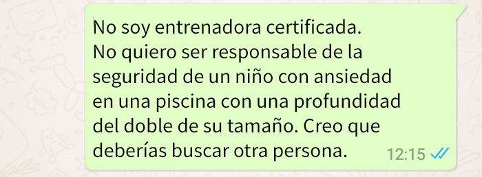 "Doy clases gratis de natación a niños. Esta madre exigía que enseñara a su hijo en exclusiva y le diera a ella el dinero"