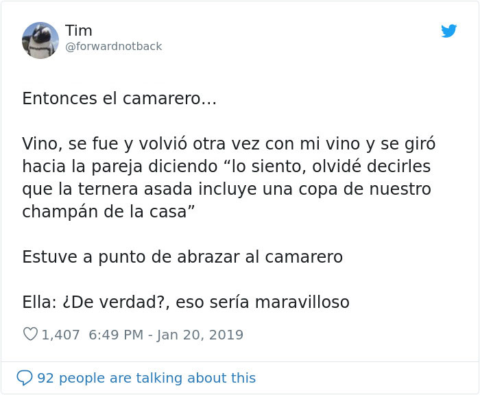 Un chico presencia cómo un hombre joven tiene problemas para pagar en una cita en un restaurante de lujo y cómo el camarero le ‘salva’
