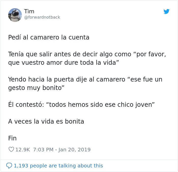 Un chico presencia cómo un hombre joven tiene problemas para pagar en una cita en un restaurante de lujo y cómo el camarero le ‘salva’