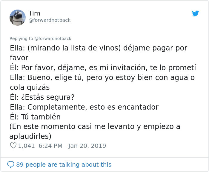 Un chico presencia cómo un hombre joven tiene problemas para pagar en una cita en un restaurante de lujo y cómo el camarero le ‘salva’