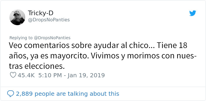 Este hombre descubre que su hijastro pasó la noche con una chica en casa, y está deseando ver cómo salen de ahí por la mañana