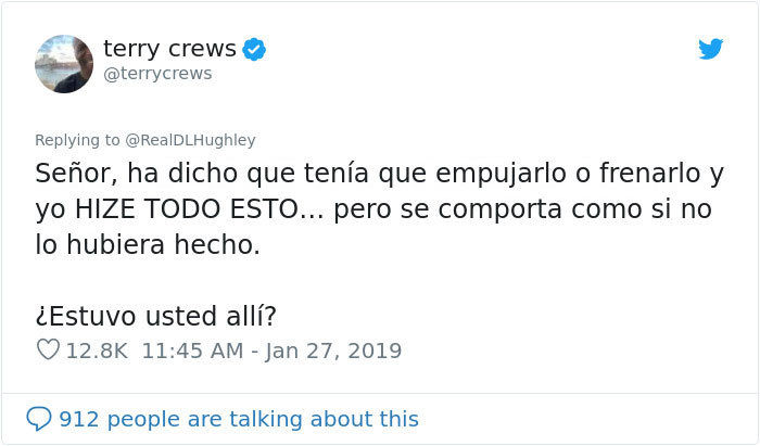 Varias celebridades se burlan de Terry Crews tras su declaración de abuso sexual por ser demasiado fuerte para que alguien abuse de él, pero Terry les cierra la boca