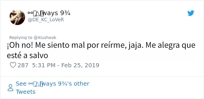 Esta abuela se sube a un iceberg para hacerse fotos y luego se va tranquilamente flotando a la deriva hacia mar abierto