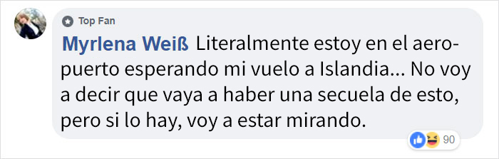 Esta abuela se sube a un iceberg para hacerse fotos y luego se va tranquilamente flotando a la deriva hacia mar abierto