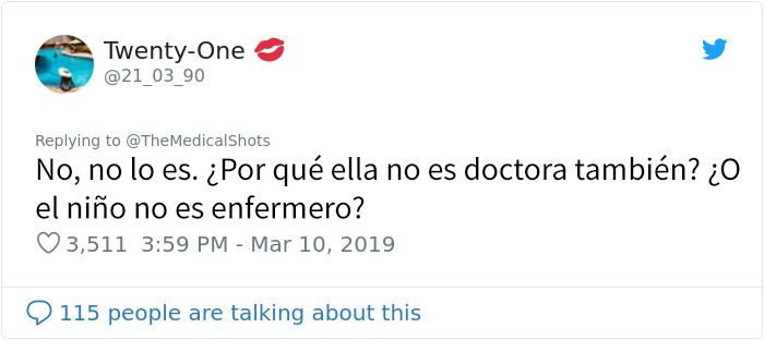 Reacciones a una foto "sexista" de un niño y una niña con ropa de doctor y enfermera