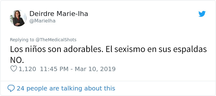Reacciones a una foto "sexista" de un niño y una niña con ropa de doctor y enfermera