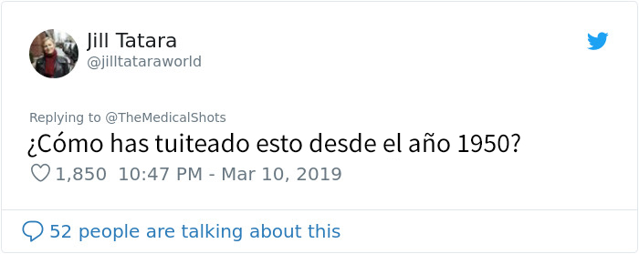 Reacciones a una foto "sexista" de un niño y una niña con ropa de doctor y enfermera