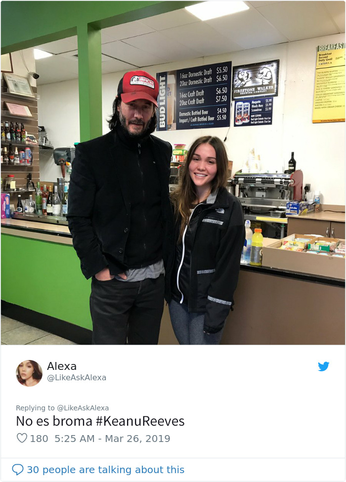 El avión en el que iba Keanu Reeves tuvo que hacer un aterrizaje de emergencia, y compartió el autocar con el resto de los pasajeros