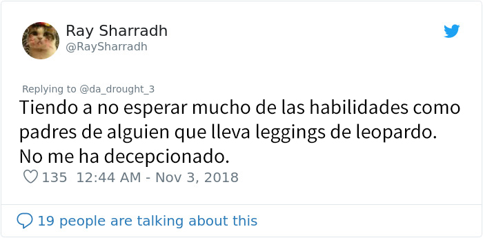 Este niño se negaba a mover las piernas en el metro, y captaron su reacción cuando alguien se sentó encima