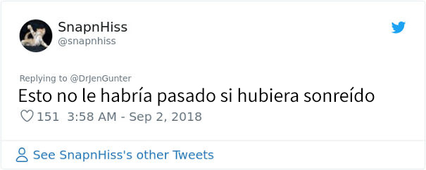 Un predicador con un cartel que decía "Mereces ser violada" fue golpeado con un bate, y los comentarios son geniales