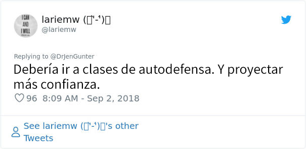 Un predicador con un cartel que decía "Mereces ser violada" fue golpeado con un bate, y los comentarios son geniales