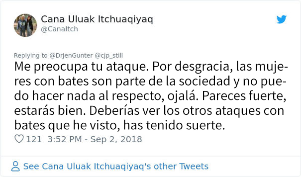 Un predicador con un cartel que decía "Mereces ser violada" fue golpeado con un bate, y los comentarios son geniales