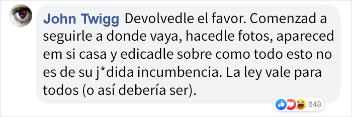 Este hombre hace fotos a las matrículas de los coches que van a Planificación Familiar para luego ir a sus casas y "educar" a las mujeres