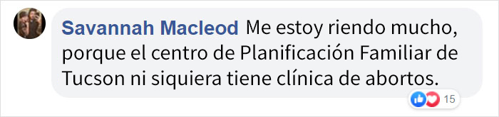 Este hombre hace fotos a las matrículas de los coches que van a Planificación Familiar para luego ir a sus casas y "educar" a las mujeres