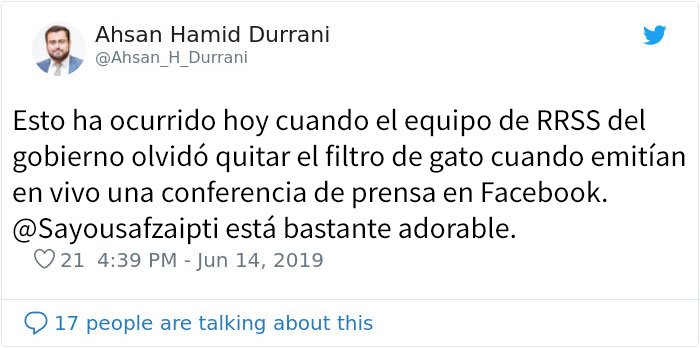 El gobierno de Pakistán enciende accidentalmente el filtro de gato durante una rueda de prensa en vivo por Facebook, y todos se ríen