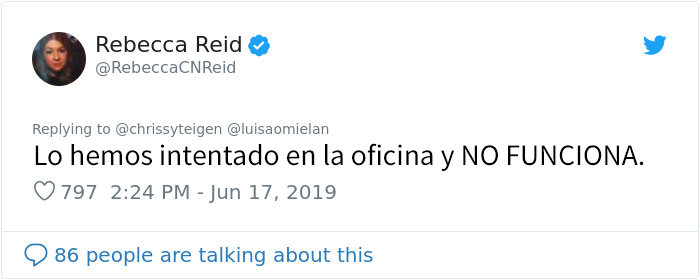 Se vuelve viral el truco de esta mujer para pelar ajo, y la gente lamenta el tiempo perdido haciéndolo mal