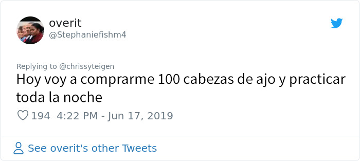 Se vuelve viral el truco de esta mujer para pelar ajo, y la gente lamenta el tiempo perdido haciéndolo mal