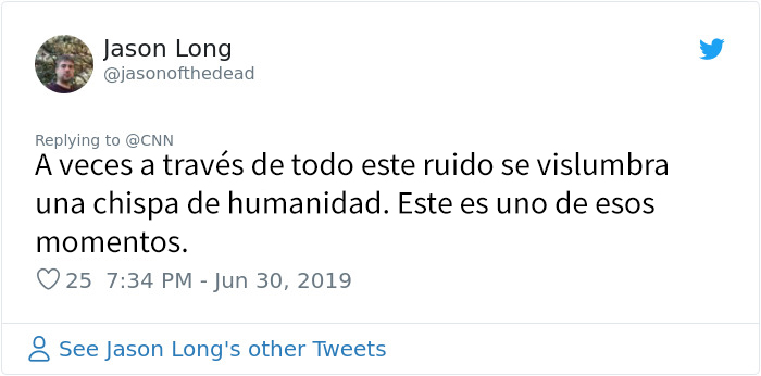 Este niño autista de 7 años volaba solo con una nota explicativa y 10$, pero tuvo al mejor compañero