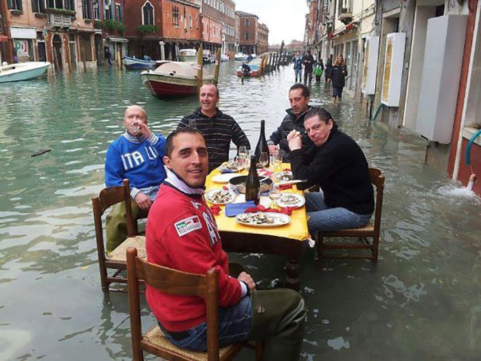 Mientras Tanto En Venecia