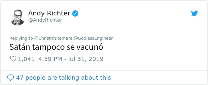 15 Respuestas de la gente ante esta mujer antivacunas que lleva una camiseta que dice "Jesús no se vacunó"
