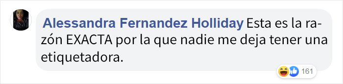 Este hombre le regaló una etiquetadora a su hermana y ahora ella hace que todo el mundo se parta de risa
