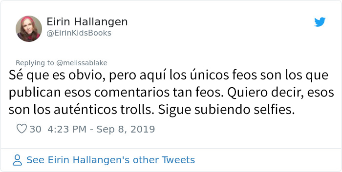 Los trolls dicen a esta mujer que es "demasiado fea" para publicar fotos de su cara, y ella responde con 3 selfies