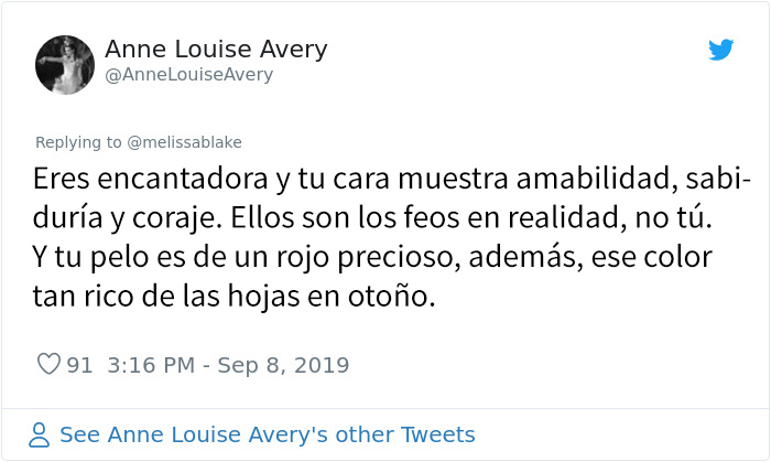 Los trolls dicen a esta mujer que es "demasiado fea" para publicar fotos de su cara, y ella responde con 3 selfies