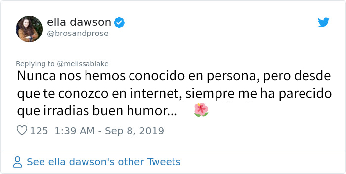 Los trolls dicen a esta mujer que es "demasiado fea" para publicar fotos de su cara, y ella responde con 3 selfies