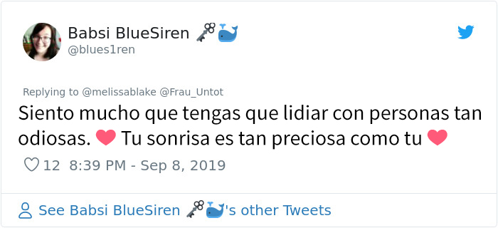 Los trolls dicen a esta mujer que es "demasiado fea" para publicar fotos de su cara, y ella responde con 3 selfies