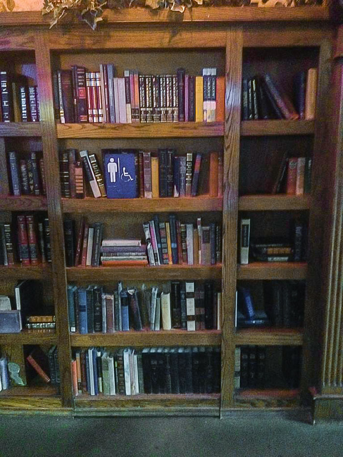 Esto Es La Puerta Del Baño En Un Bar