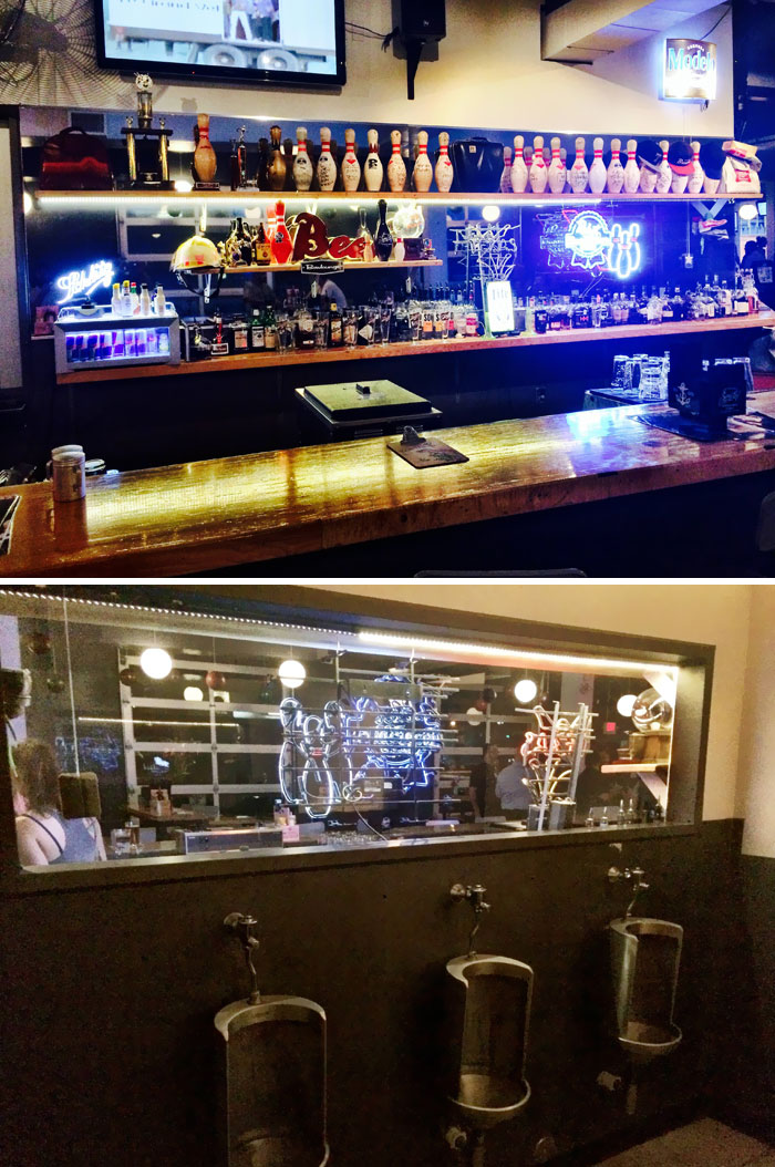 Espejo En Una Sola Dirección En Un Bar, Y Al Otro Lado Está El Retrete De Hombres