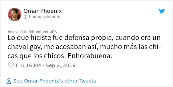 Este chico fue expulsado del instituto por defenderse de una chica que lo golpeaba, y esto ha enfurecido a la gente