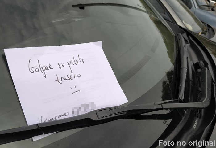 "Golpeé El Foco Trasero Del Coche De Un Extraño Al Aparcar En Paralelo. Y Hoy Recibí Este Mensaje"