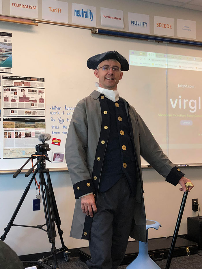Hoy El Profesor De Historia Ha Venido Disfrazado De Colono
