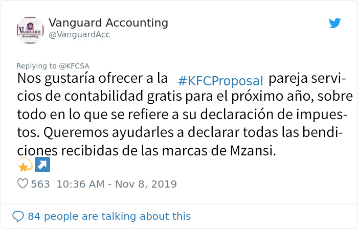 Esta periodista intentó avergonzar a un hombre por pedir matrimonio en el KFC, pero las grandes compañías ofrecieron financiar la boda como respuesta