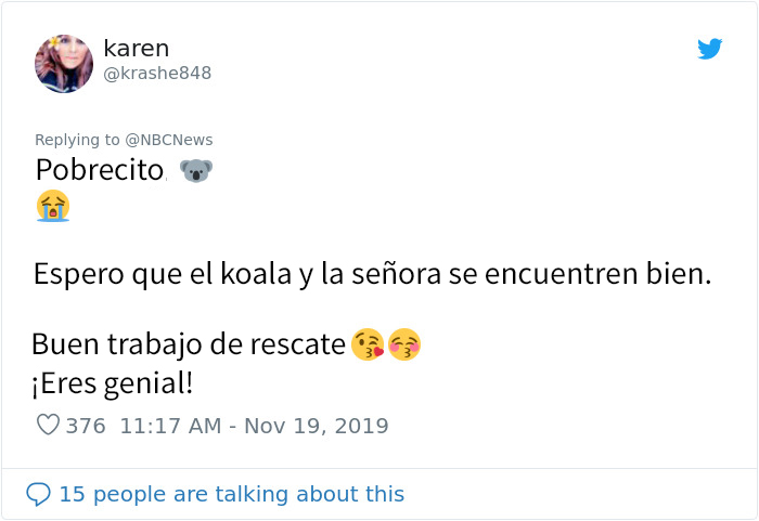 Esta mujer salvó a un koala que se abrasaba y gritaba quitándose su propia camisa