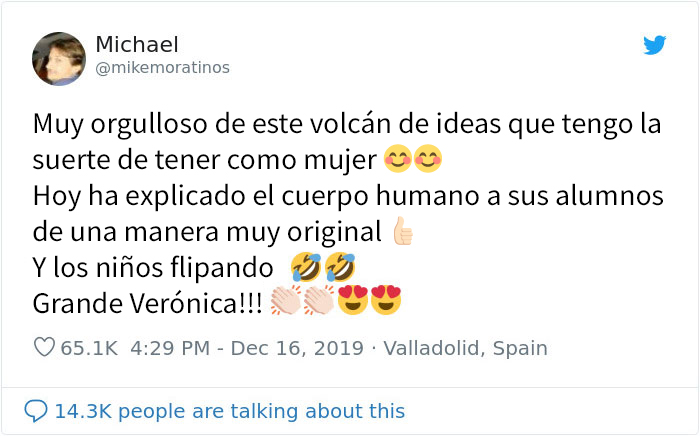 Esta profesora dio clase de anatomía usando un body que muestra el cuerpo humano de forma muy detallada