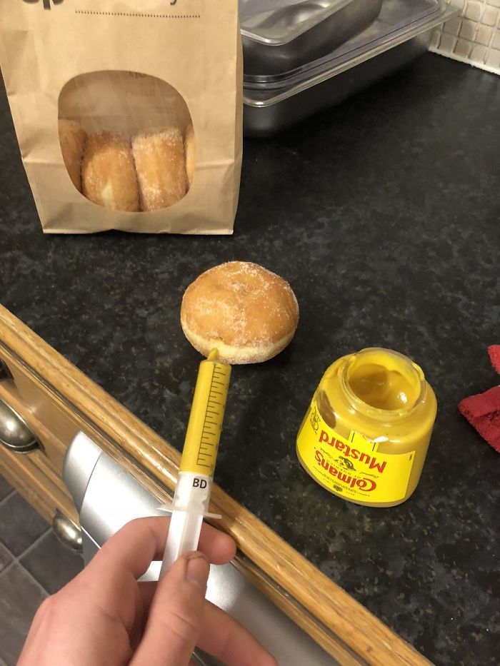 Alguien En El Trabajo Se Come Los Dulces De Todo El Mundo. Mañana Le Espera Una Sorpresa