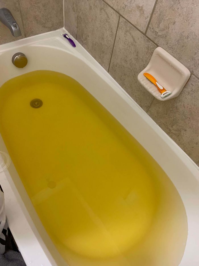 El Color Final Tras Echar Una Bomba De Baño