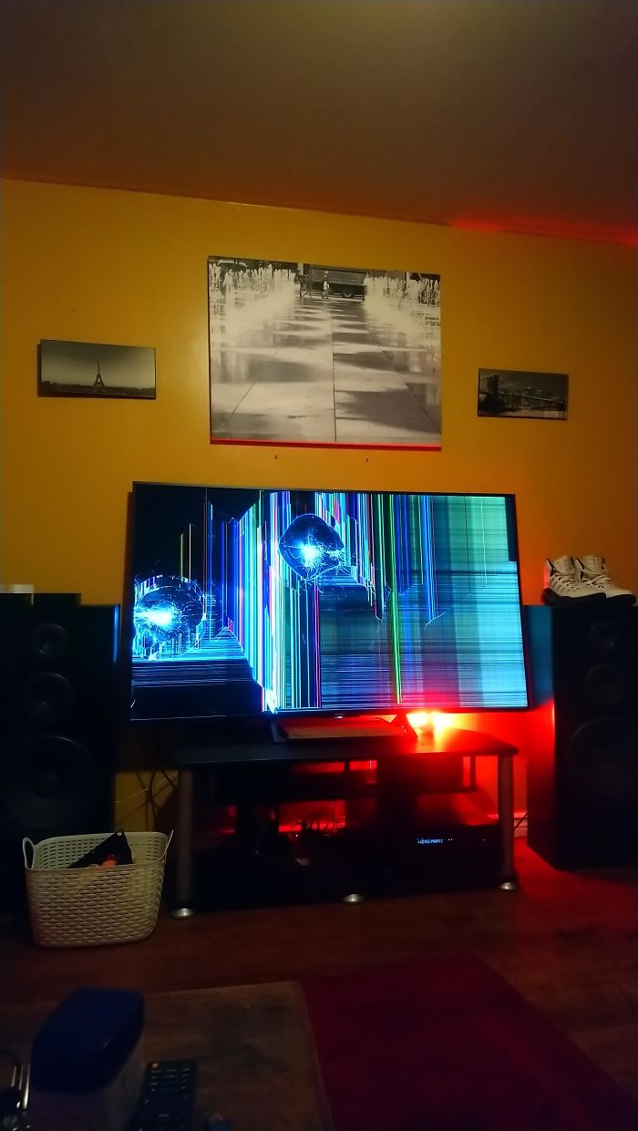 Anoche No Respondí A Los Mensajes De Mi Novia Tras Un Día Duro En El Trabajo, Y Ella Pagó Su Frustración Con Mi Tele