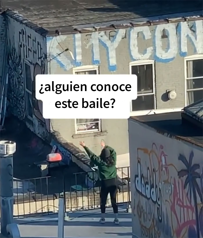 Este chico de Brooklyn vio a una chica bailando en un tejado, así que le envió un dron con su número