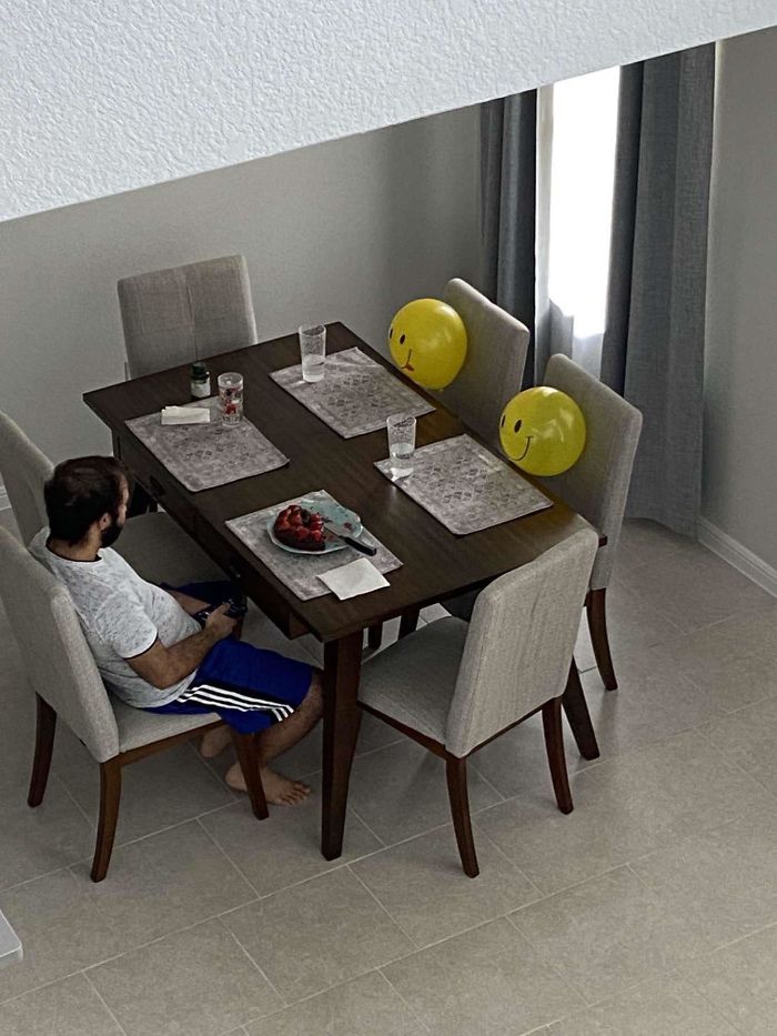 Así Está Celebrando Mi Amigo Su Cumpleaños Hoy