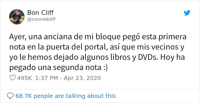 Esta anciana en cuarentena se aburre y vive sola, así que pidió libros a sus vecinos, que amablemente se los dejaron