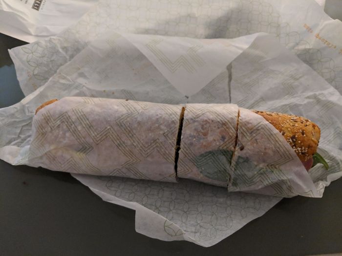 Pedí Que Me Cortaran El Bocadillo En 3 Partes