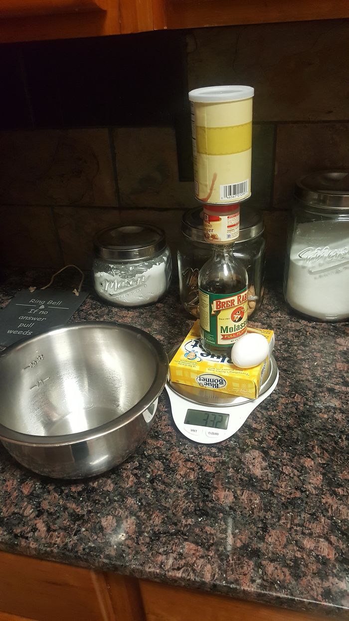 Le Estaba Enseñando A Mi Hija A Hornear Y Le Pedí Que Pesara Los Ingredientes